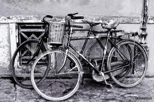 Picture of Black and white old bicycle
